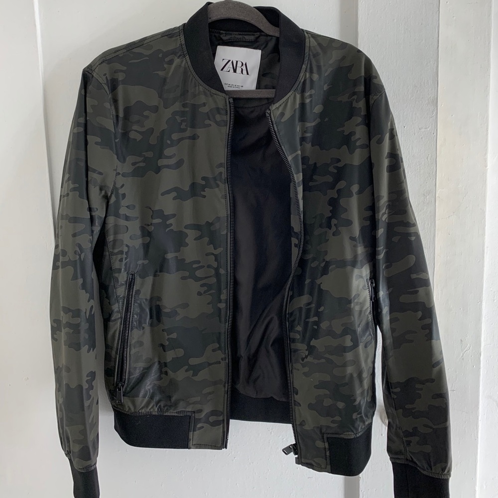 Zara Men’s Black Camo Bomber Jacket